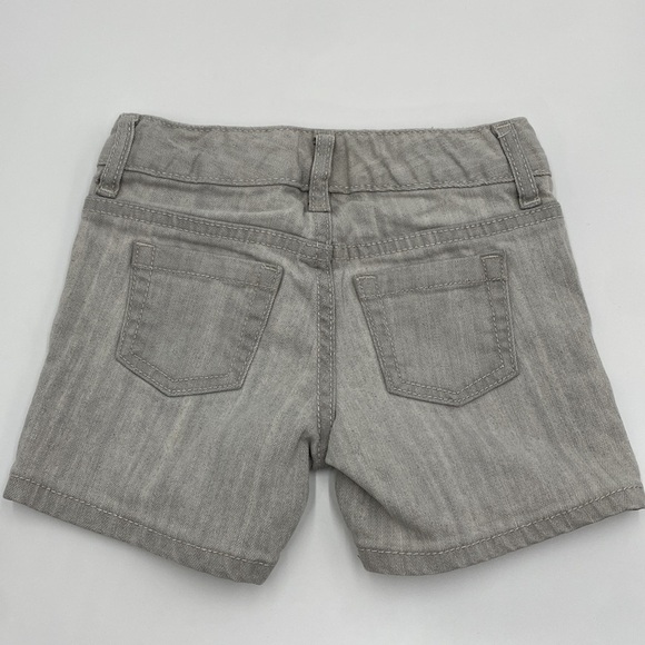 Old Navy Short 5T - Picture 3 of 3